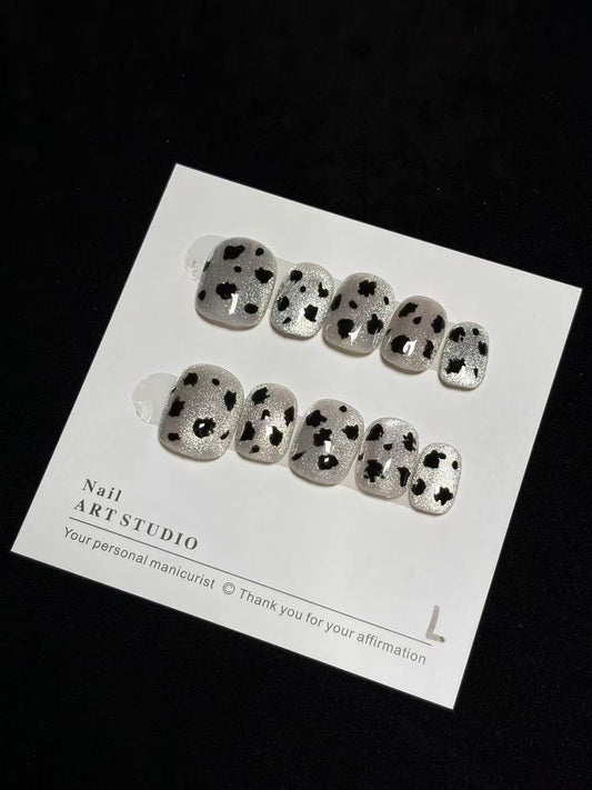 Silver Cat Eye Cow Print Y2K | Short Round Press-Ons No.4